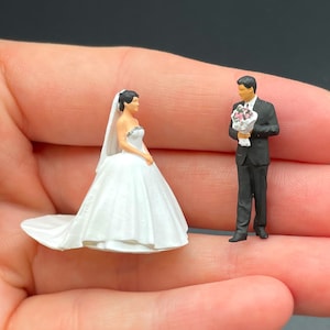 Miniature Couples Figures. 1:64, 1/87 Scale. Lovers Bride Groom Wedding Both. Flowers. 1:64