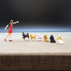 Figuras en miniatura de perros Shiba Inu, Cocker Spaniel y Caniche. Escala 1:64 y 1/87.