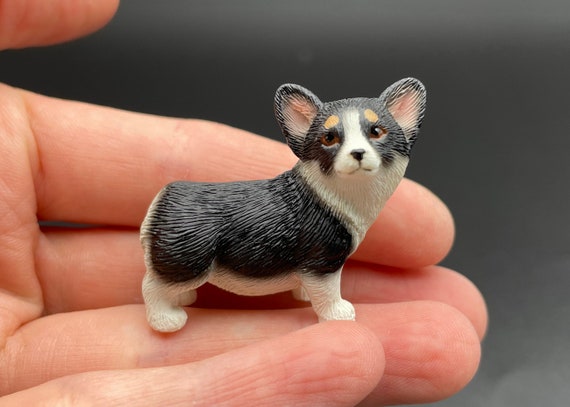 CORGI　Made for FINA　MINI　コーギ　ミニ Miniature 1:12 Scale Corgis. Black and White Corgi Dog