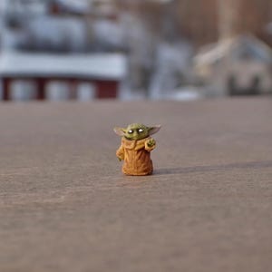 Figurine miniature Grogu. Star Wars Le Mandalorien. Échelle 1:64, 0,26 pouce de hauteur