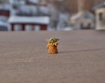 Figura en miniatura de Grogu. Star Wars: El Mandaloriano. Escala 1:64, 0,26 pulgadas de alto.
