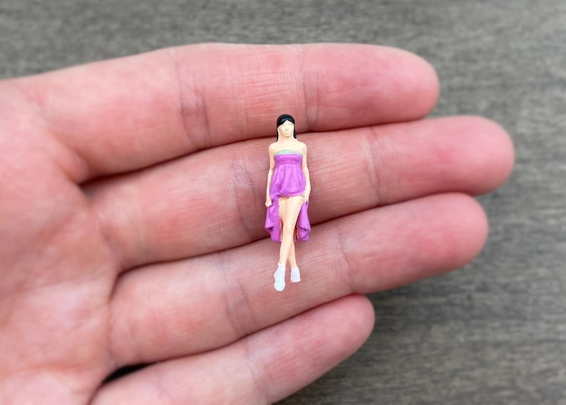 Woman in Flowing Dress. Miniature Human Figures. 1:64 Scale - Etsy
