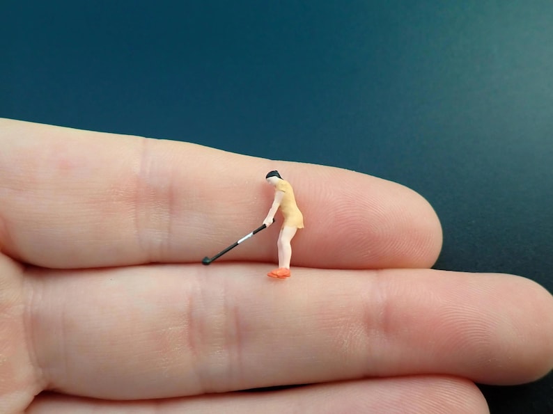 1:87 Scale Hand-Painted Golfer Figures - Miniature Golf Scene Collectibles Female Golfer