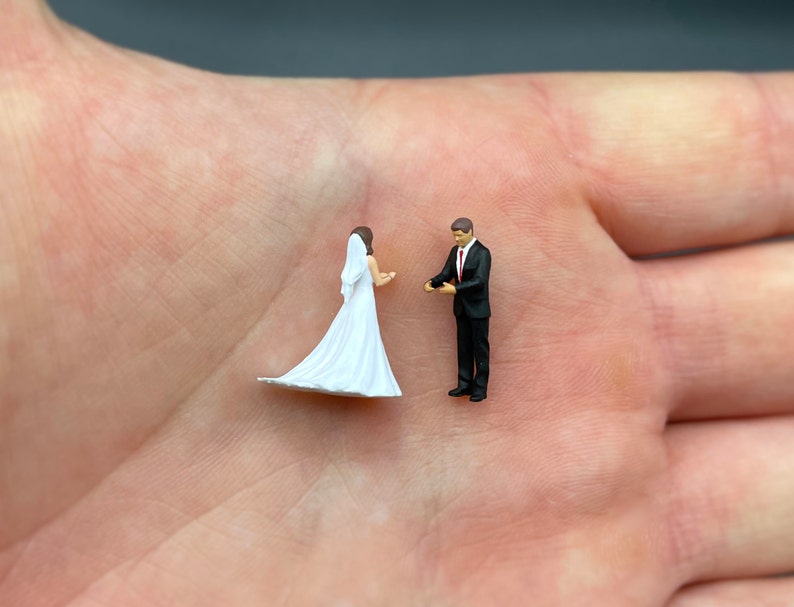 Miniature Couples Figures. 1:64, 1/87 Scale. Lovers Bride Groom Wedding Both. Hands. 1:87
