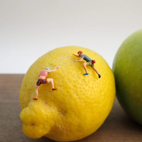 Mini Rock Climbers. Man and Woman. 1:87 Scale
