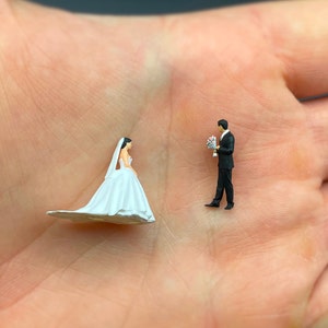 Miniature Couples Figures. 1:64, 1/87 Scale. Lovers Bride Groom Wedding Both. Flowers. 1:87