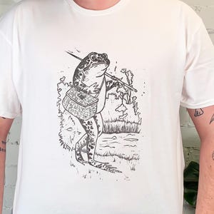 Vintage Frog Fishing T-Shirt – Hand Printed Lino Print Shirt – Cottagecore Nature Print Tee – Unisex 100% Cotton Block Print Clothing