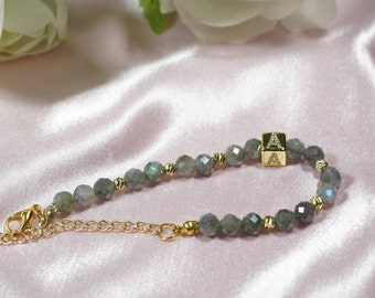 Personalized bracelet. Beaded bracelet. Handmade bracelet. Gemstone. Labradorite bracelet. Minimalist style. Letter (A-Z) bracelet.