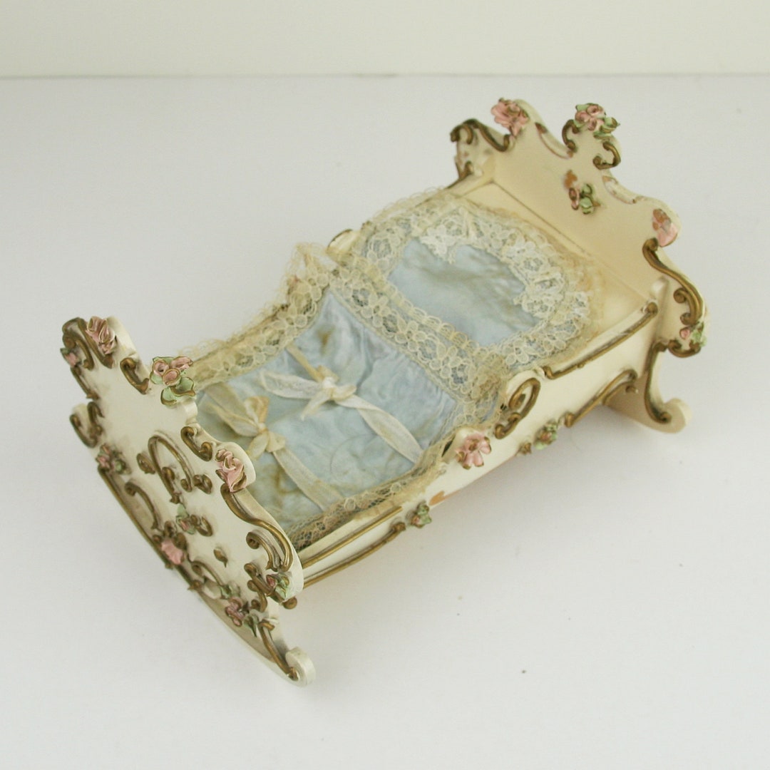 Antique Doll Bed/music Box Reuge Wiegenlied Mozart Made in Switzerland