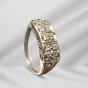 Größe 8 Antiker Weißgold Herrenring mit 10 winzigen Diamanten. Klassische Vintage Eleganz