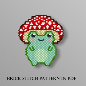 Op de afbeelding: Een pixelachtige kikker met een rood-witte paddenstoelhoed. De kikker is lichtgroen met een lachend gezicht en roze wangen. De tekst "BRICK STITCH PATTERN IN PDF" staat onder de afbeelding.