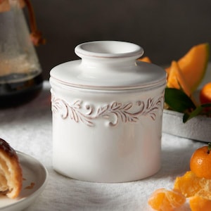 Mantequera antigua de lino blanco con campana® – Mantequera de cerámica francesa de L. Tremain