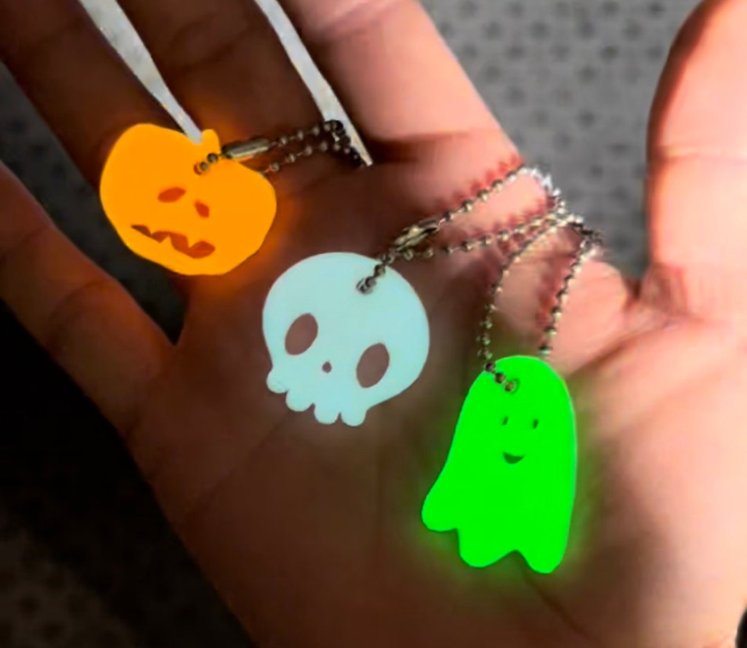 Glowdaddy Hyperglow SPOOKY KEYCHAINS Glow in the Dark Halloween, Ghost ...