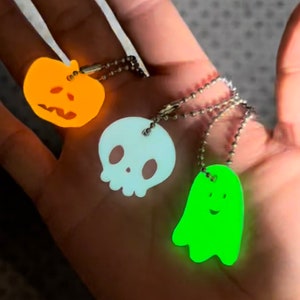 GlowDaddy HyperGlow SPOOKY KEYCHAINS Glow In The Dark Halloween, Ghost, Skull, Jack-o-lantern, Charms, Zipper Pulls, Keyring, Glow Markers