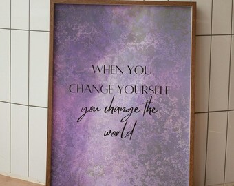 Può includere: Una stampa incorniciata con uno sfondo acquerellato viola e grigio. Il testo "When you change yourself you change the world" è scritto in corsivo nero.
