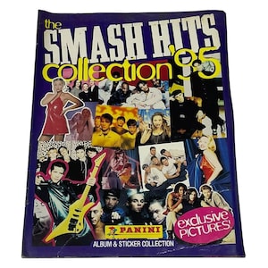 Könnte beinhalten: Eine bunte Collage mit Fotos verschiedener Popmusikkünstler aus den 1990er Jahren. Das Cover zeigt den Text "The Smash Hits Collection '95" und "Exclusive Pictures!" mit einem Panini-Logo.