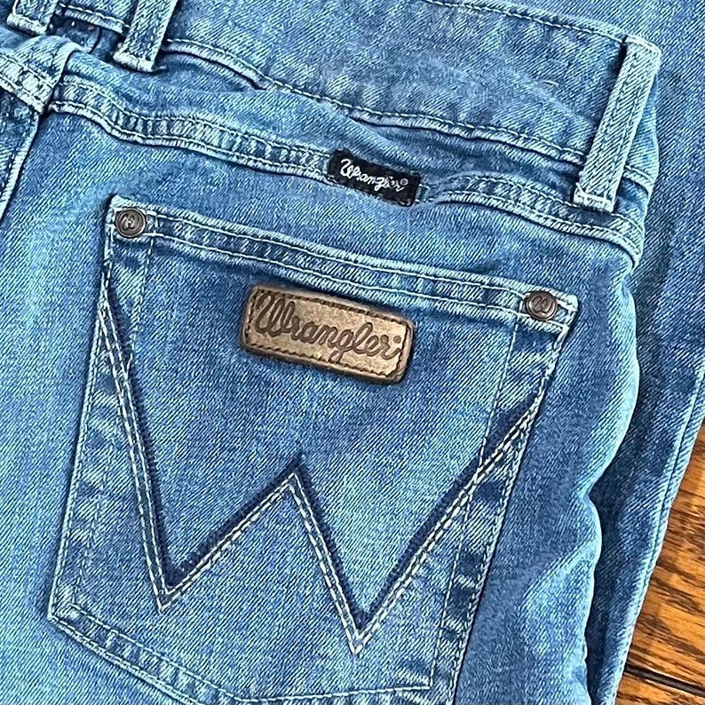 VTG Wrangler Boot Cut Blue Jeans Women's Size 11 X 32 image 6