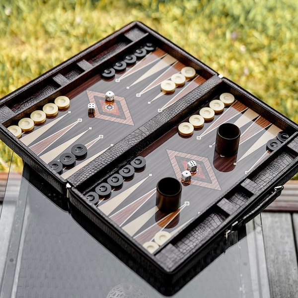 Gepersonaliseerde lederen backgammon set, handgemaakte houten backgammon set jubileumcadeau, beste cadeau-idee voor man, cadeau voor vriend verjaardag