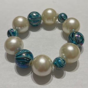Pearl and Blue Marbled Stretchy Bracelet