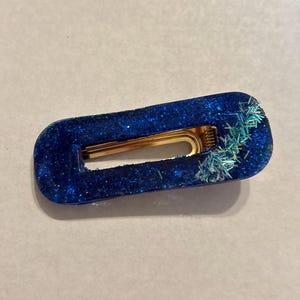 Pasador de resina dorado y azul