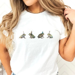 Retro Cottagecore Frog Lover Shirt for Birthday or Party Gift