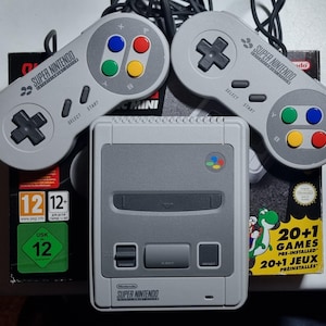 Fullt fungerande Super Nintendo Entertainment System "Nintendo Classic Mini" med originalfodral och låda.