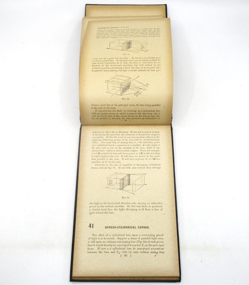 Peut inclure: Une page d'un livre ancien sur l'optique, pr&eacute;sentant un sch&eacute;ma d'une lentille cylindrique et un texte expliquant le concept de "Lentilles sph&eacute;ro-cylindriques".