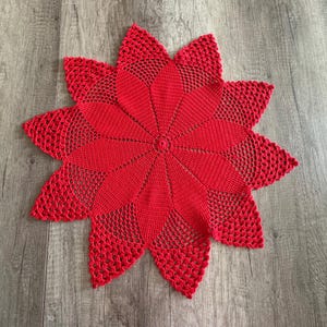 Weihnachtsdecke gehäkelt * Mitteldecke ca. 60 cm *  Handarbeit * Sterndeckchen * Tischdecke