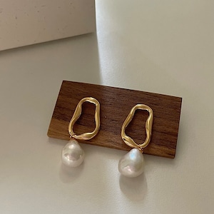 Orecchini di perle barocche / perle di grandi dimensioni / orecchini pendenti di perle / orecchini vintage / orecchini di perle dorate / regalo di Capodanno