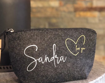 personalisierte Schminktasche / Accessoire  mit Namen und Herz Love you - Geschenkidee aus Filz - Liebe - Kleinigkeit Freundin Geschenk