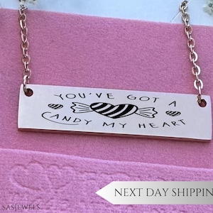 Collar de barra de corazón de caramelo personalizado, colgante de barra horizontal grabada, collar con nombre personalizado, regalo de San Valentín, linda joyería para mujeres