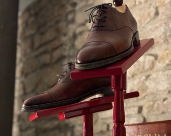 Derby Budapest '24 style red shoe rack
