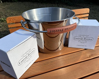 Cubitera de tamaño festival de LAURENT-PERRIER con asa de cuero y 12 vasos de degustación.