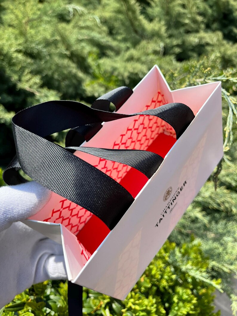 TAITTINGER Set regalo esclusivo per champagne: penne, gemelli e portachiavi con emblema dei Comtes de Champagne immagine 10
