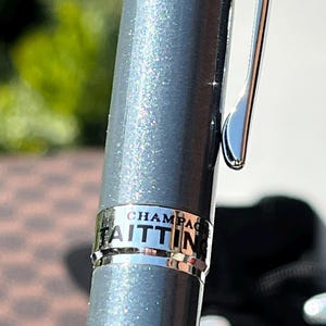 TAITTINGER Set regalo esclusivo per champagne: penne, gemelli e portachiavi con emblema dei Comtes de Champagne immagine 3