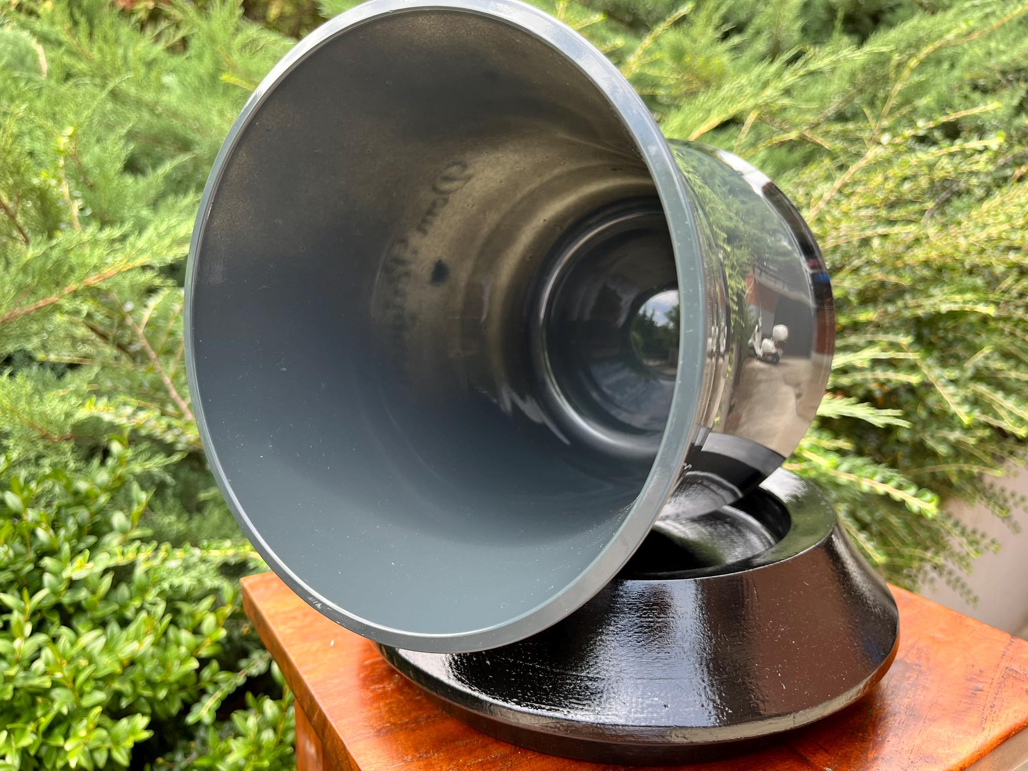 改装されたドン・ペリニヨンのプラスチック製ドリンククーラー、木製