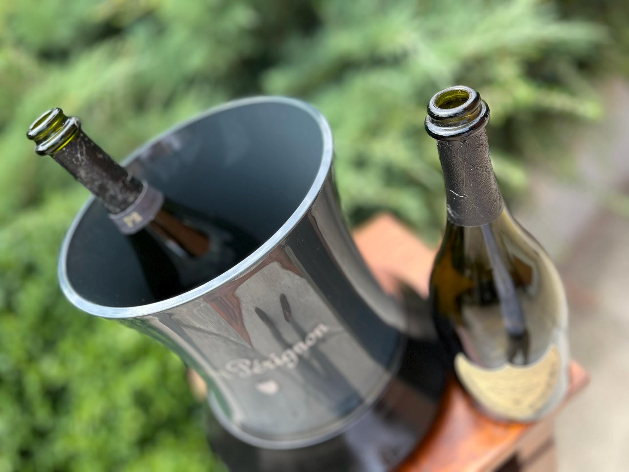 改装されたドン・ペリニヨンのプラスチック製ドリンククーラー、木製