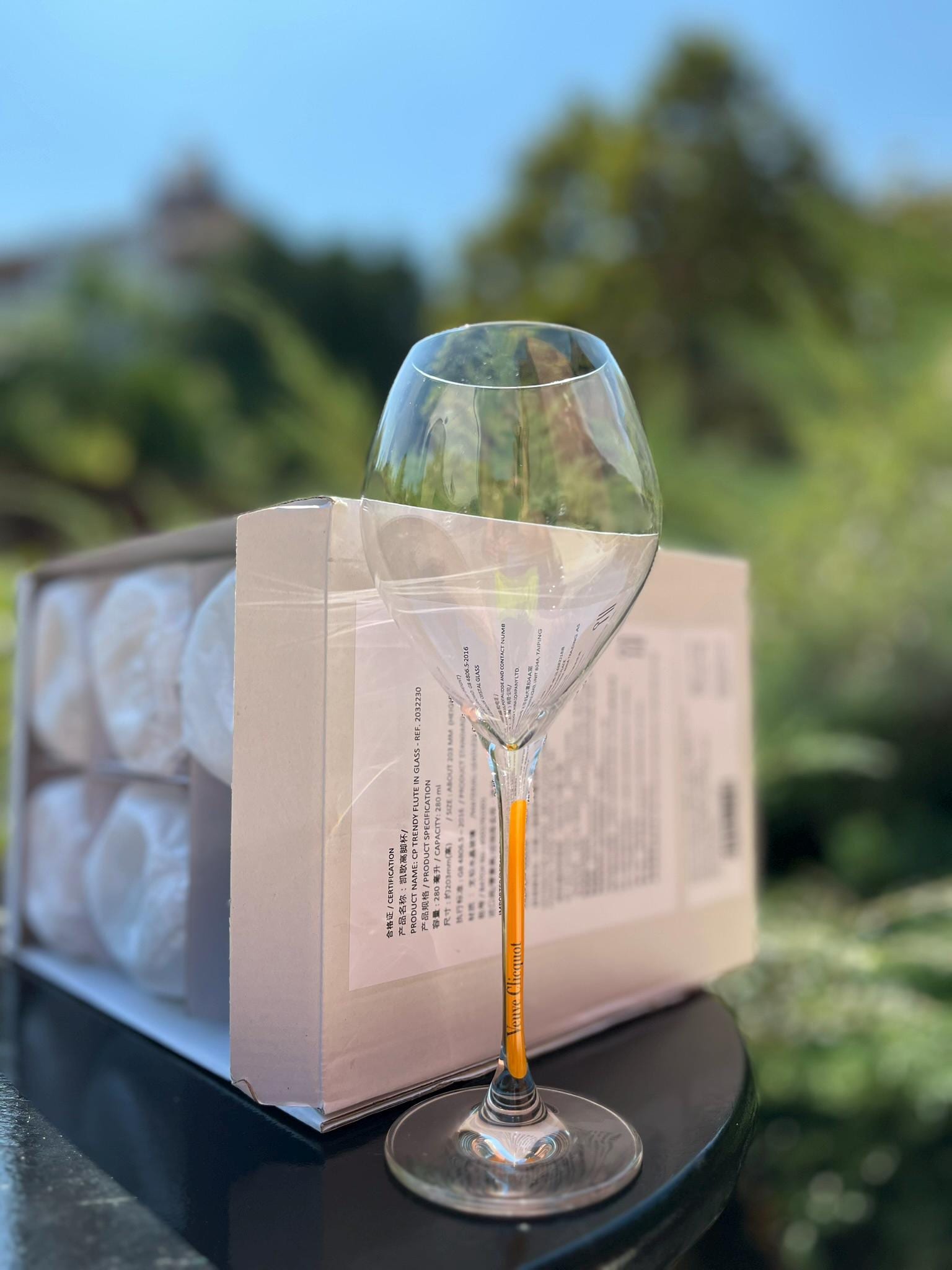 ヴーヴ・クリコ クリスタルシャンパングラス 6個セット - イエロー