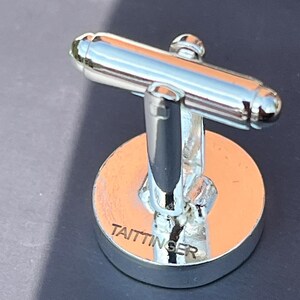 TAITTINGER Set regalo esclusivo per champagne: penne, gemelli e portachiavi con emblema dei Comtes de Champagne immagine 6