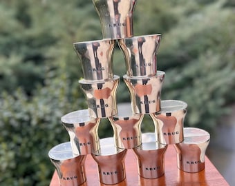 KRUG-champagneset van 12 gepolijste tinnen menu-/kaarthouders – François Bauchet Design