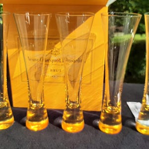 Rare Veuve Clicquot “Trendy” Champagne Flutes – Set of 6 in Original Box (Hand-Blown, Hand-Painted)