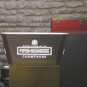 PIPER-HEIDSIECK 8-Bottle Illuminated LED Portable Ice Basin