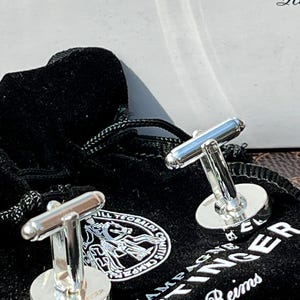 TAITTINGER Set regalo esclusivo per champagne: penne, gemelli e portachiavi con emblema dei Comtes de Champagne immagine 4