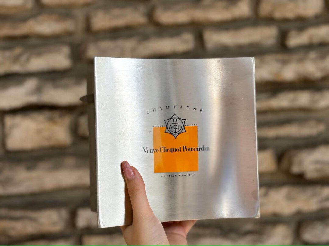 Boîte Métal Veuve Clicquot – Édition Spéciale Eileen Ugarkovic – Années 90 (Neuf)