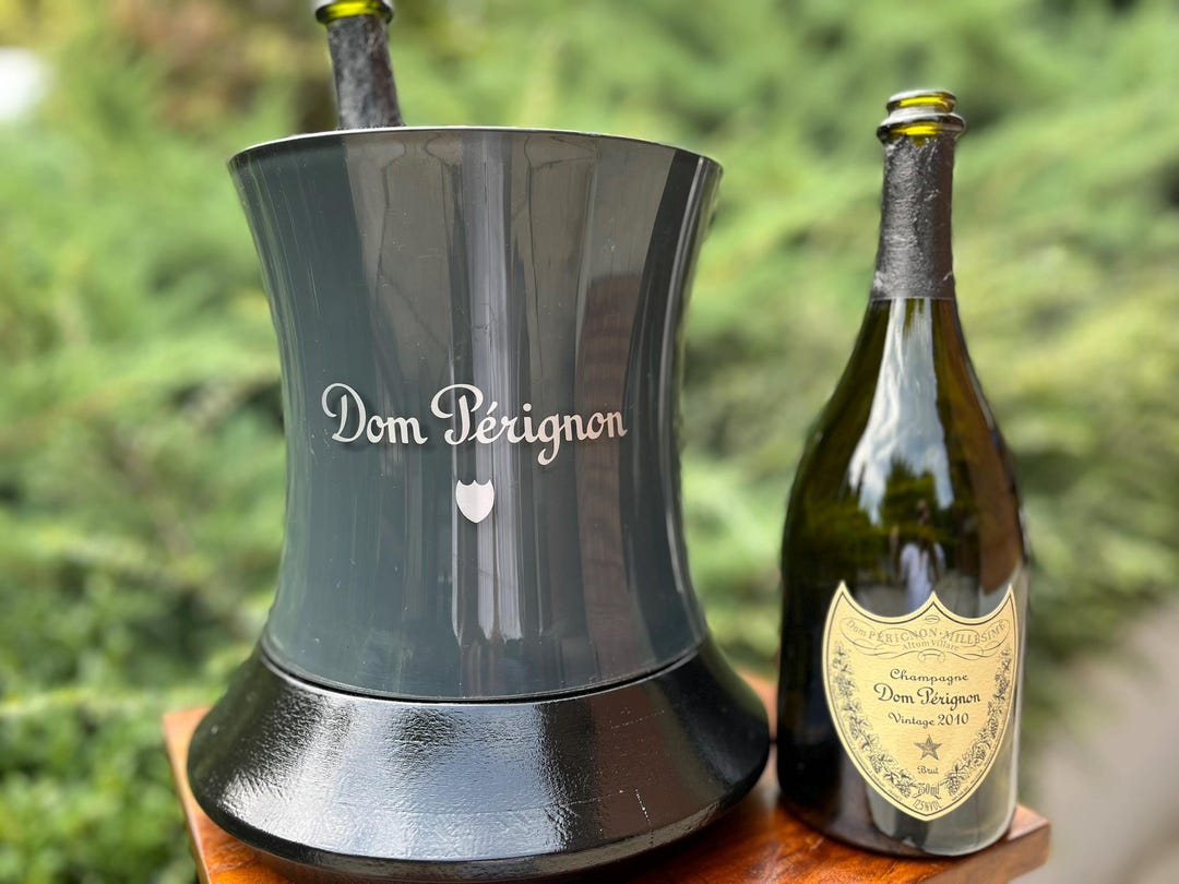 ドンペリニヨン Dom Perignon シャンパンクーラー アイスペール 改装されたドン・ペリニヨンのプラスチック製ドリンククーラー