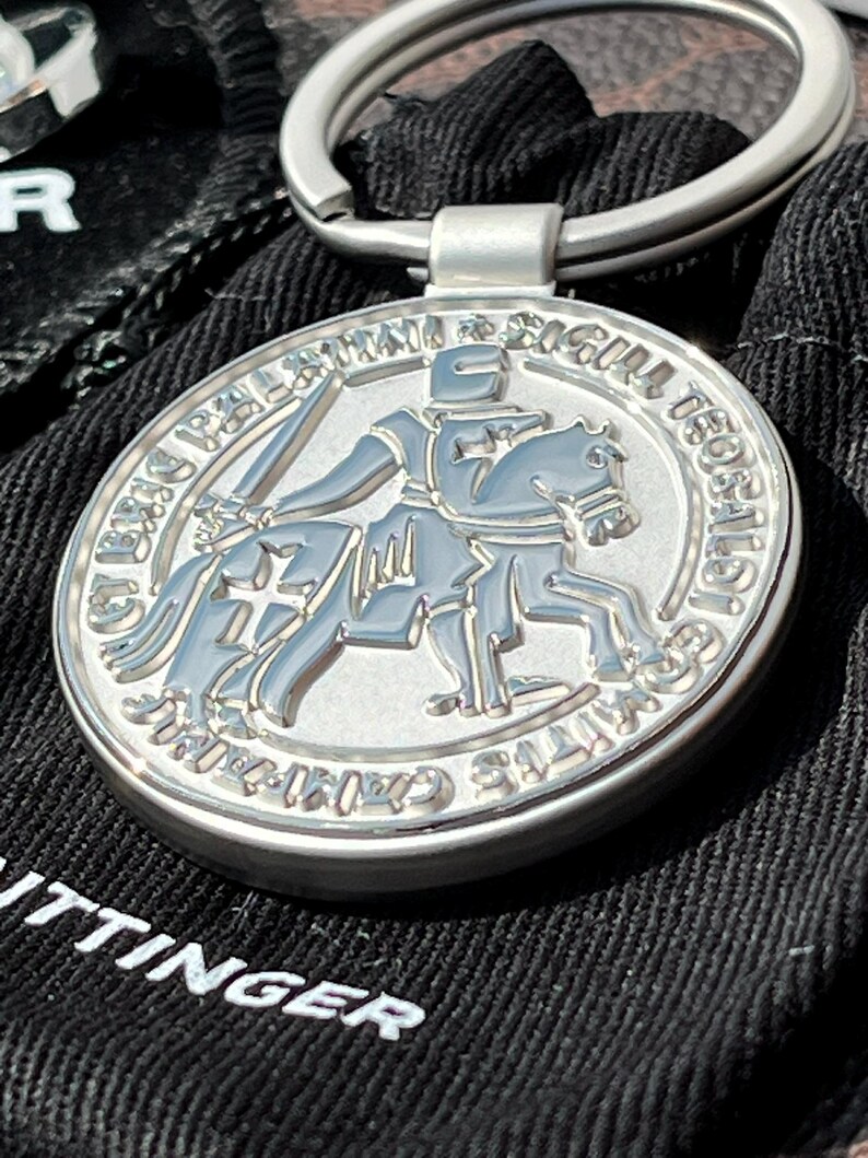 TAITTINGER Set regalo esclusivo per champagne: penne, gemelli e portachiavi con emblema dei Comtes de Champagne immagine 8