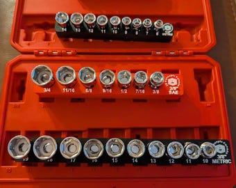 Magnetischer Drehgelenk-Sockel-Organizer. Tekton Kreuzgelenk-Stecknuss-Set