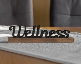 Wellness 3D-Schriftzug mit Holzsockel - unterschiedliche Farbauswahl