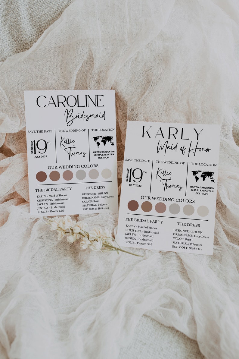 Peut inclure: Deux cartes de sauvegarde de la date pour un mariage. Les cartes sont blanches avec du texte noir et pr&eacute;sentent une ic&ocirc;ne de carte du monde, une liste de couleurs de mariage et une liste de la f&ecirc;te nuptiale. Le texte sur la carte du haut indique "Caroline Bridesmaid" et le texte sur la carte du bas indique "Karly Maid of Honor". Les deux cartes incluent la date "Samedi 19 juillet 2023" et le lieu du mariage "Hilton Garden Inn, 1245 Pleasant Ln, Destin, FL".