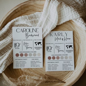 Peut inclure: Deux cartes de demoiselle d'honneur de mariage avec les noms Caroline et Karly. Les cartes sont blanches avec du texte noir et pr&eacute;sentent une ic&ocirc;ne de carte du monde, une date et une liste des membres de la f&ecirc;te nuptiale. Les cartes comprennent &eacute;galement une section pour les d&eacute;tails de la robe, y compris le cr&eacute;ateur, le nom de la robe, la couleur, le mat&eacute;riau et le co&ucirc;t estim&eacute;.